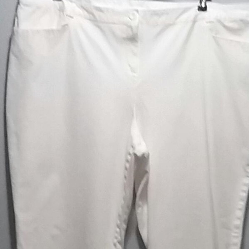 Lane Bryant Cropped Pants. Size: 28R